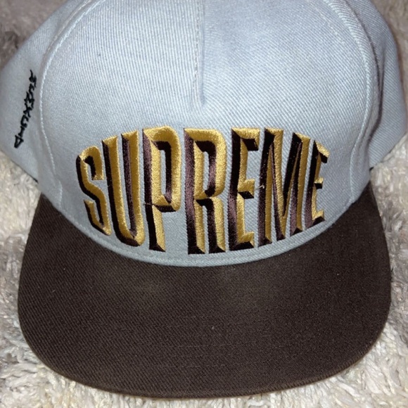 Mens Supreme snapback - Picture 2 of 2